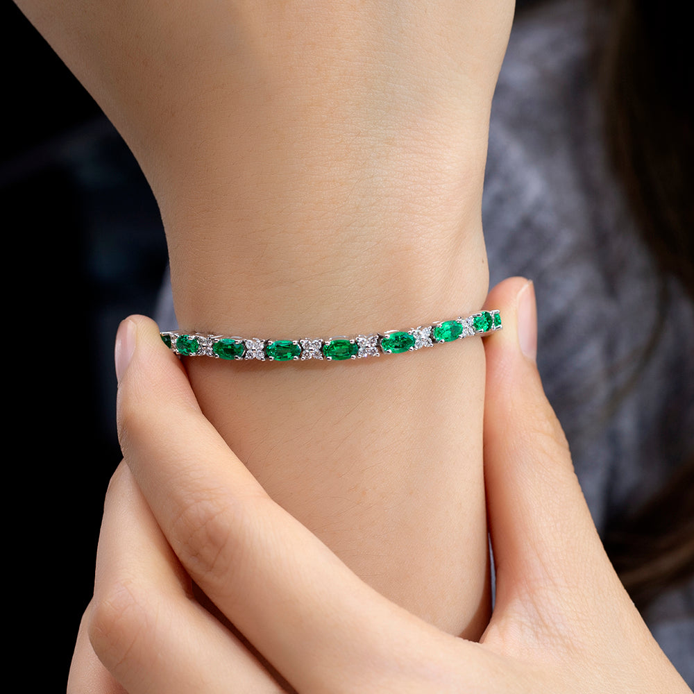 Ecob-627 | Emerald Reverie Halo Bracelet in 18K Gold