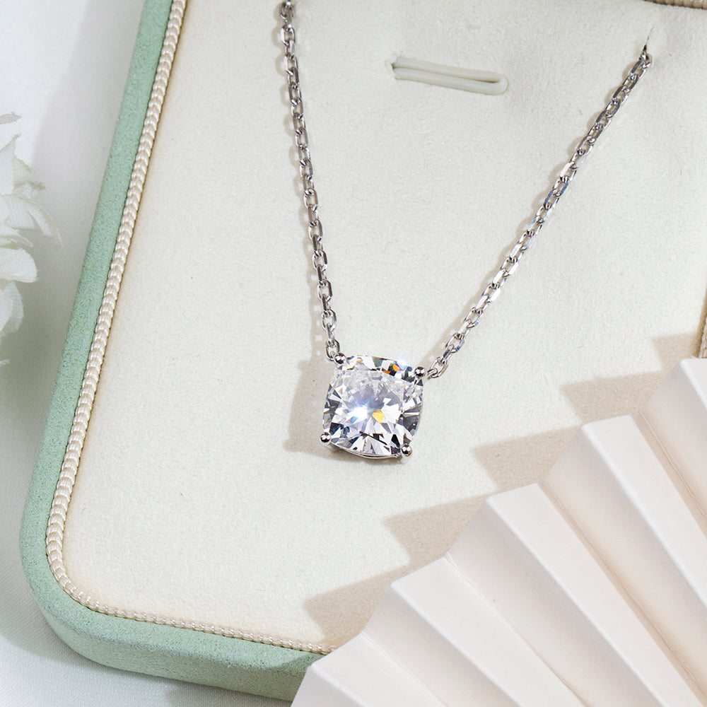 Econ-890 — The Quiet Flame Lab Diamond Cushion Pendant