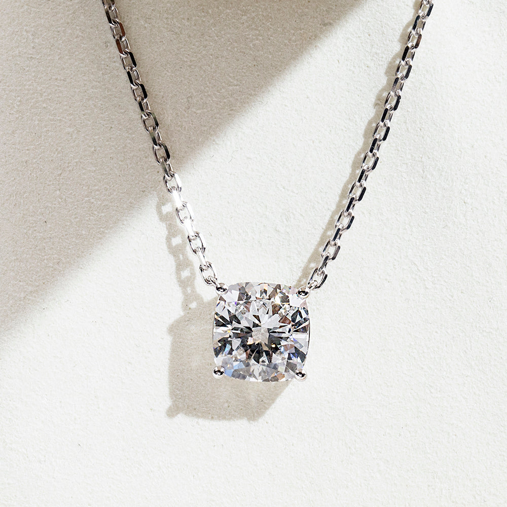 Econ-890 — The Quiet Flame Lab Diamond Cushion Pendant