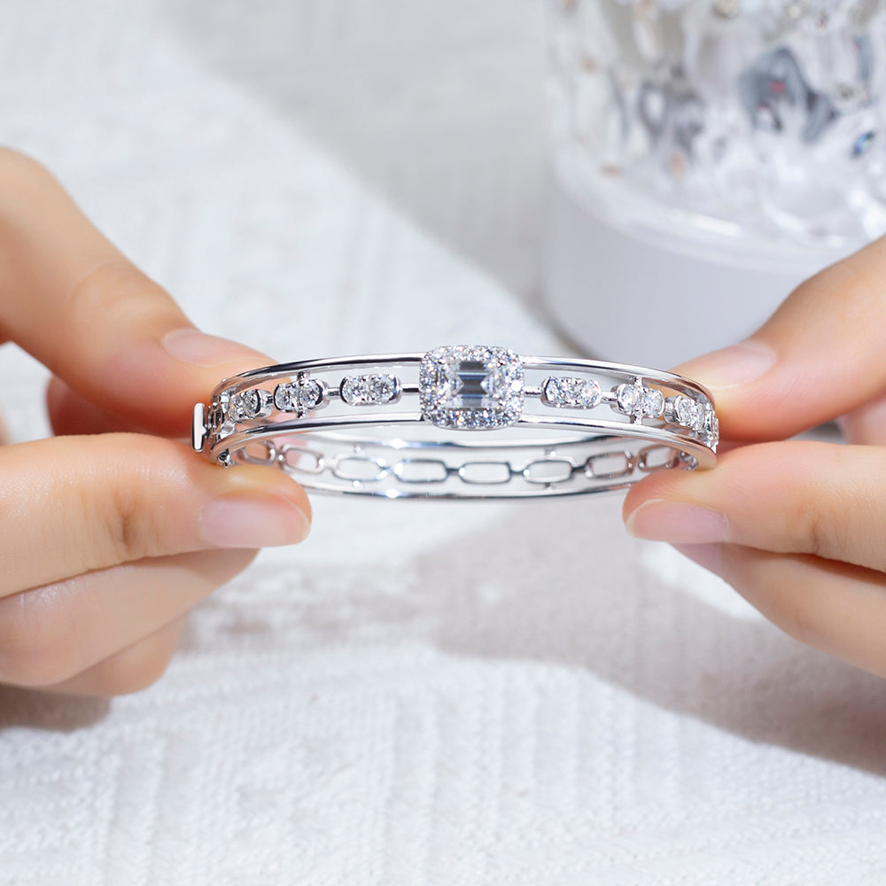 Ecob-612 | Radiance Vault Lab Diamond Cuff Bracelet in 18K Gold