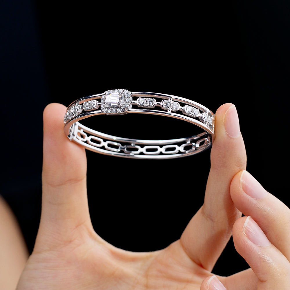 Ecob-612 | Radiance Vault Lab Diamond Cuff Bracelet in 18K Gold