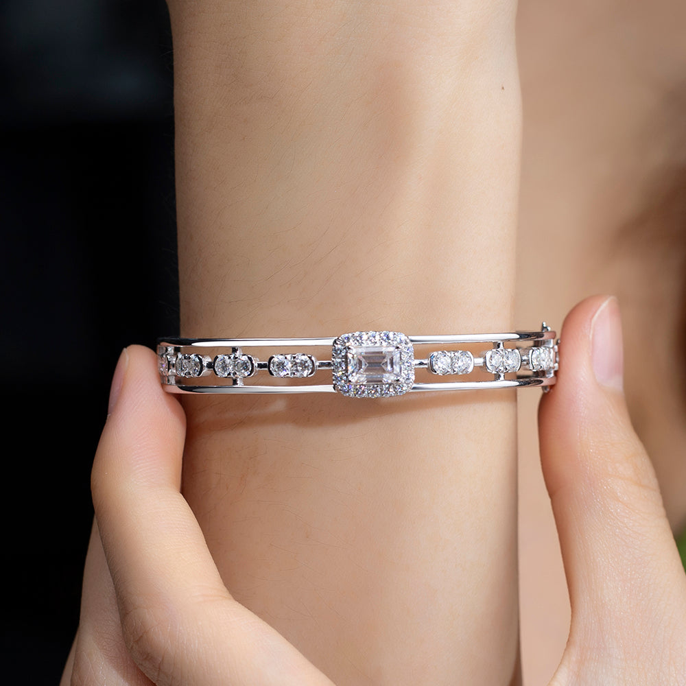 Ecob-612 | Radiance Vault Lab Diamond Cuff Bracelet in 18K Gold