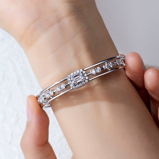 Ecob-612 | Radiance Vault Lab Diamond Cuff Bracelet in 18K Gold