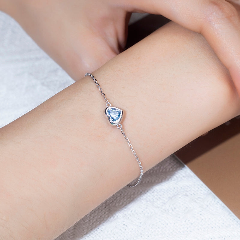 Ecob-601 | Heartlight Lab Sapphire Charm Bracelet in 18K Gold