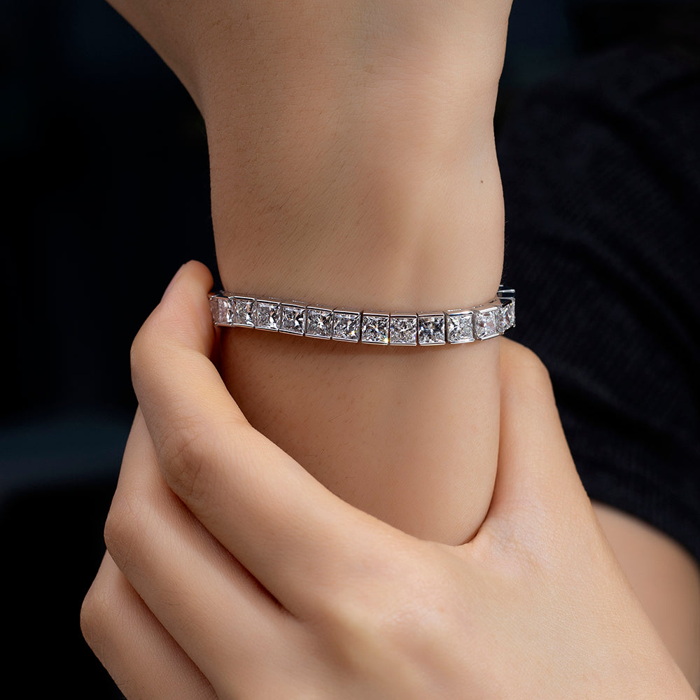 Ecob-623 | Lattice Radiance Lab Diamond Bracelet in 18K Gold