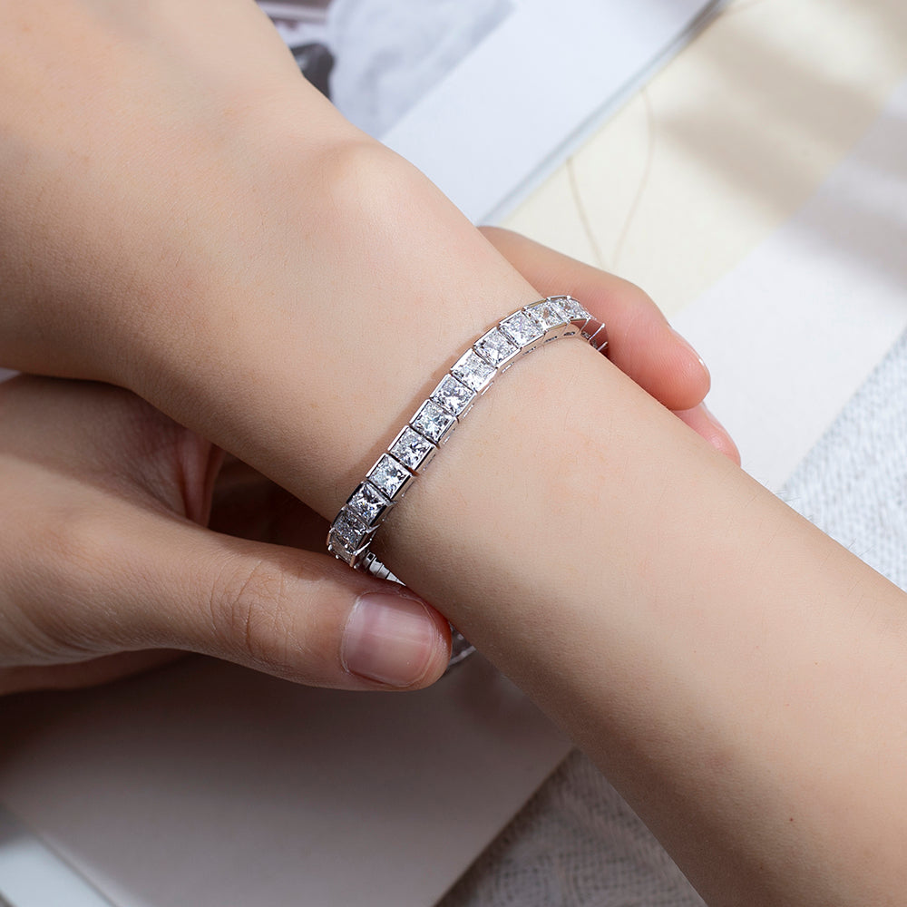 Ecob-623 | Lattice Radiance Lab Diamond Bracelet in 18K Gold