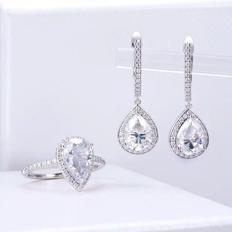Ecoe-616 — The Eternal Teardrop Halo Lab Diamond Set
