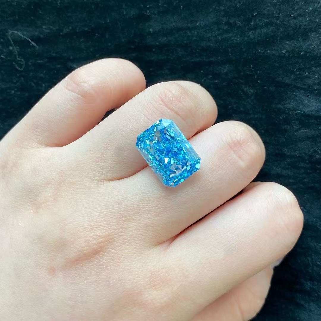 Radiant Cut 15.1ct Fancy Vivid Blue VVS2 CVD Lab Grown Diamond IGI Certificate LG700591827