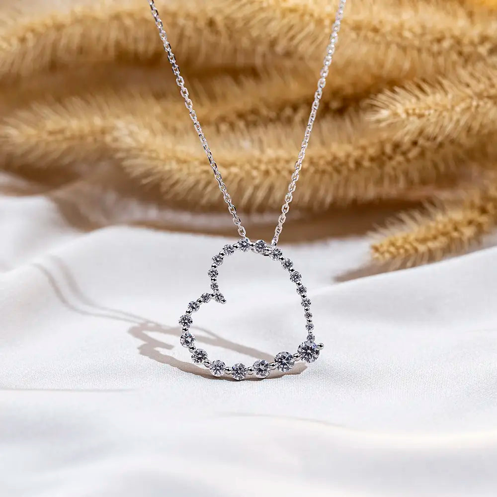 Econ-846 — The Heartline of Light Lab Diamond Pendant