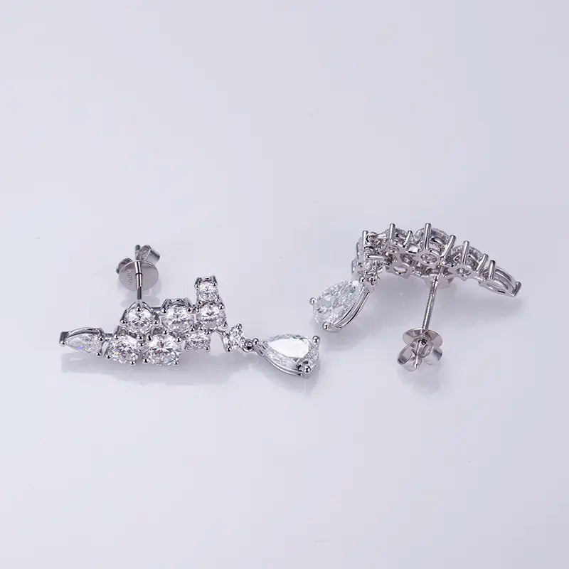 Ecoe-645 — The Symphony of Light Teardrop Diamond Earrings