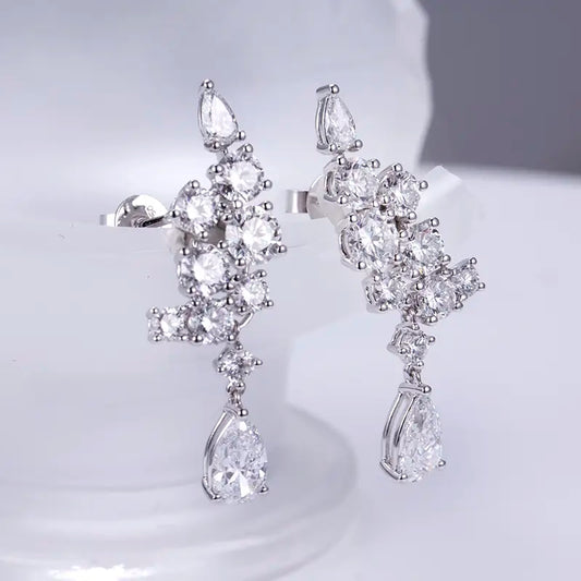 Ecoe-645 — The Symphony of Light Teardrop Diamond Earrings
