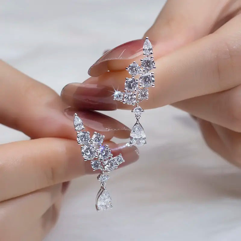 Ecoe-645 — The Symphony of Light Teardrop Diamond Earrings
