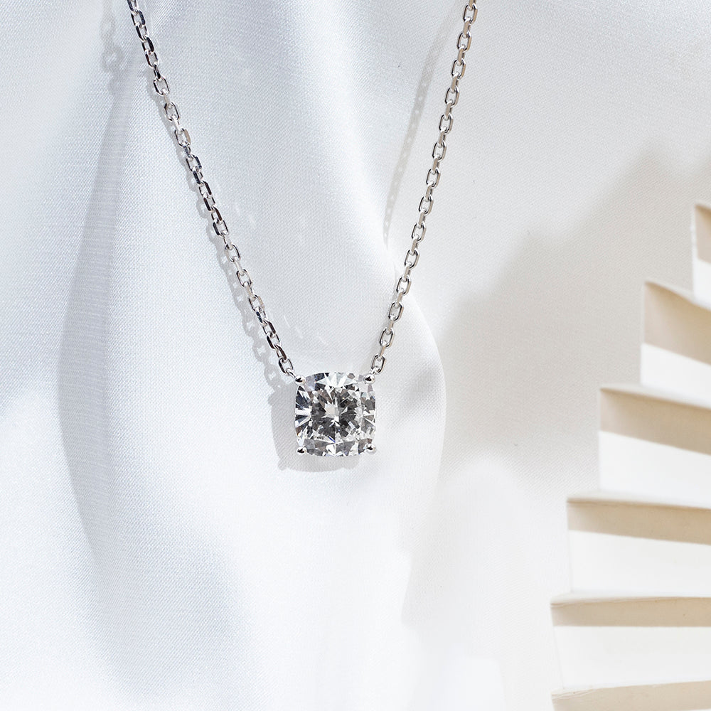 Econ-890 — The Quiet Flame Lab Diamond Cushion Pendant