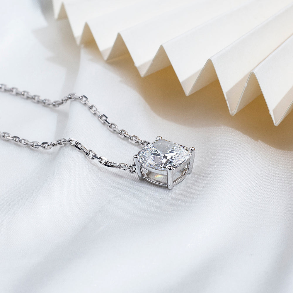 Econ-890 — The Quiet Flame Lab Diamond Cushion Pendant