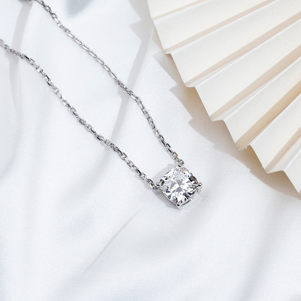 Econ-890 — The Quiet Flame Lab Diamond Cushion Pendant