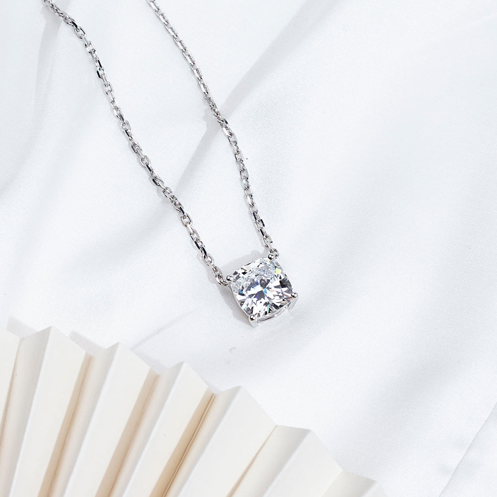 Econ-890 — The Quiet Flame Lab Diamond Cushion Pendant
