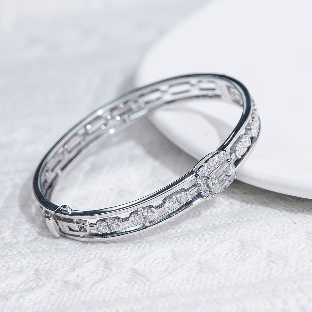 Ecob-612 | Radiance Vault Lab Diamond Cuff Bracelet in 18K Gold