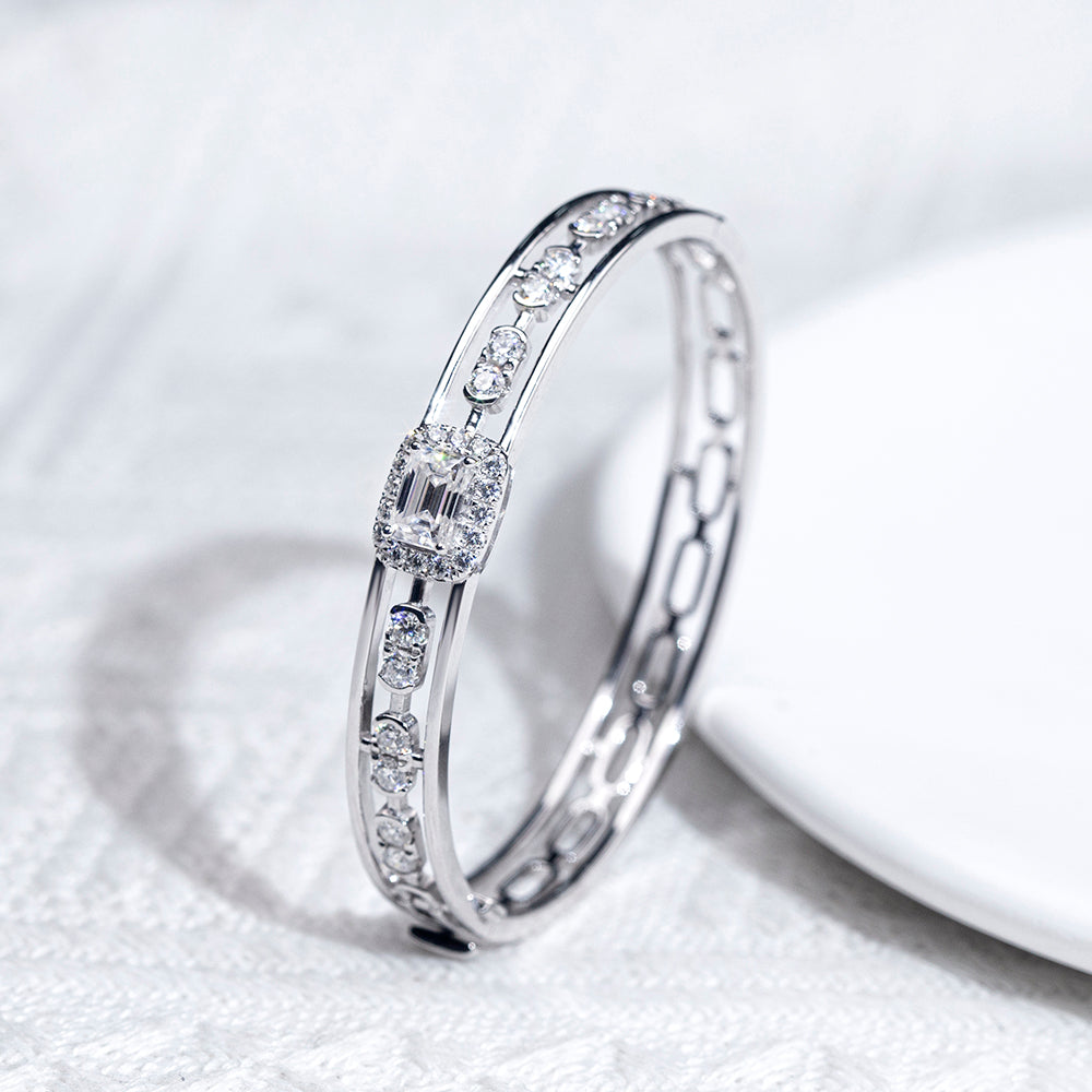 Ecob-612 | Radiance Vault Lab Diamond Cuff Bracelet in 18K Gold