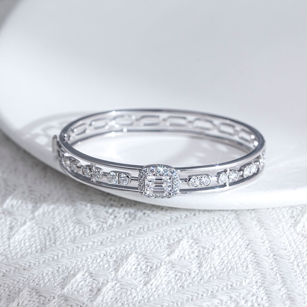 Ecob-612 | Radiance Vault Lab Diamond Cuff Bracelet in 18K Gold