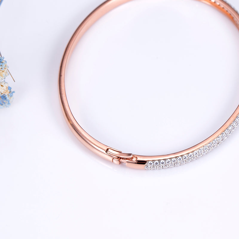 Ecob-599 | Éclat Pavé Lab Diamond Bangle in 18K Gold