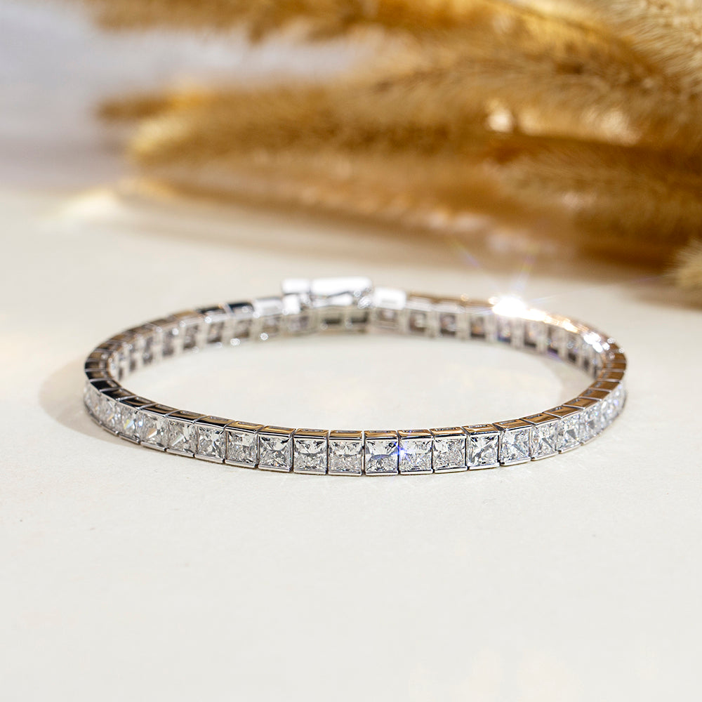Ecob-623 | Lattice Radiance Lab Diamond Bracelet in 18K Gold