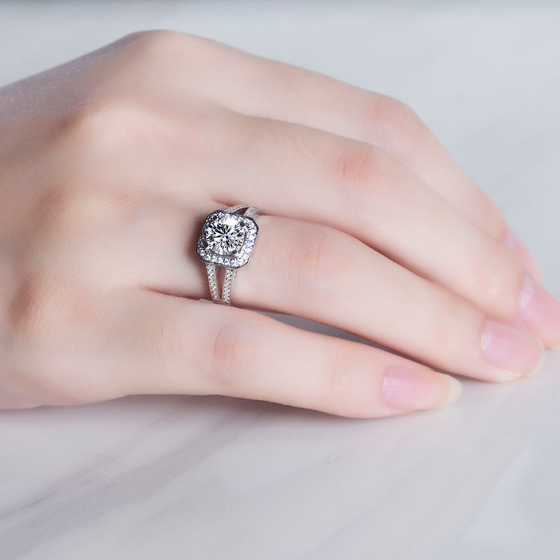 Eco-075 | 1.0ct D VVS1 Round-Cut Lab-Grown Diamond | 18K White Gold | IGI Certified