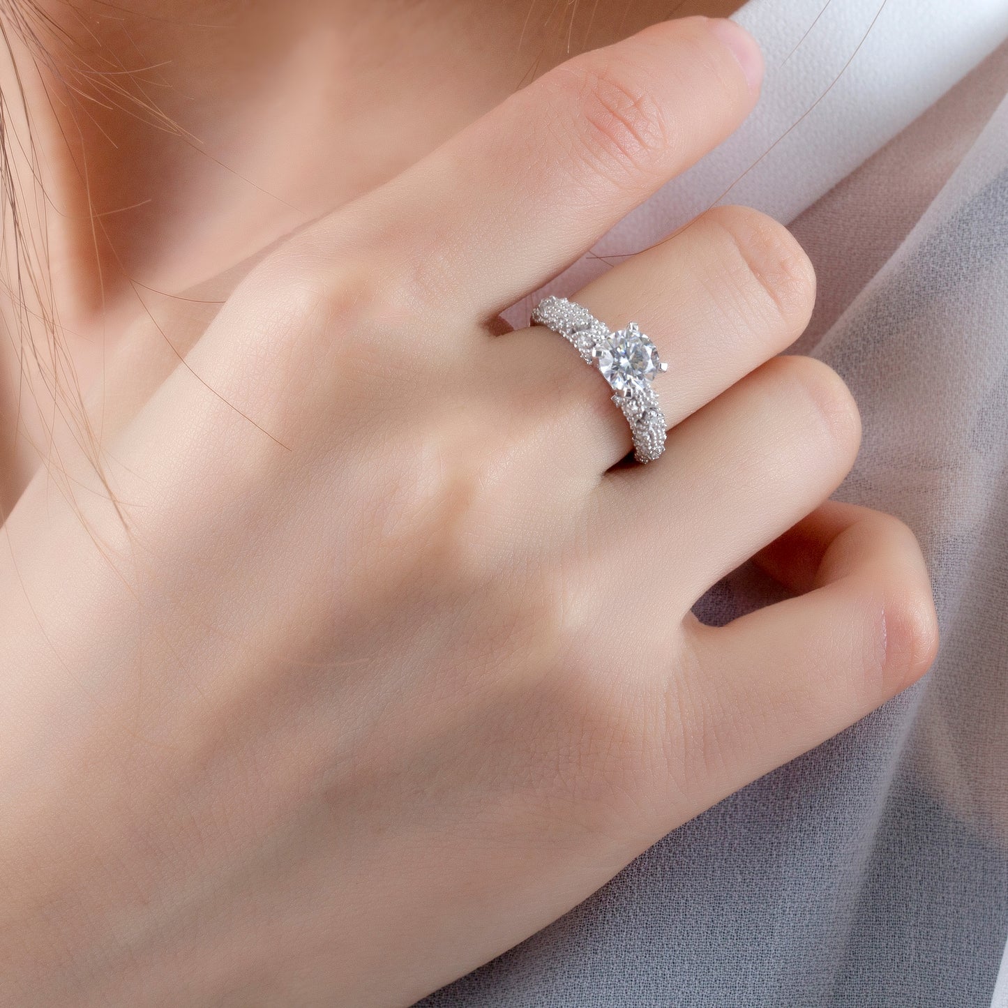 Eco—011:1.0ct D VVS2 Round Cut Lab-Grown Diamond Ring in 18K White Gold By Ecogemma · IGI Certified