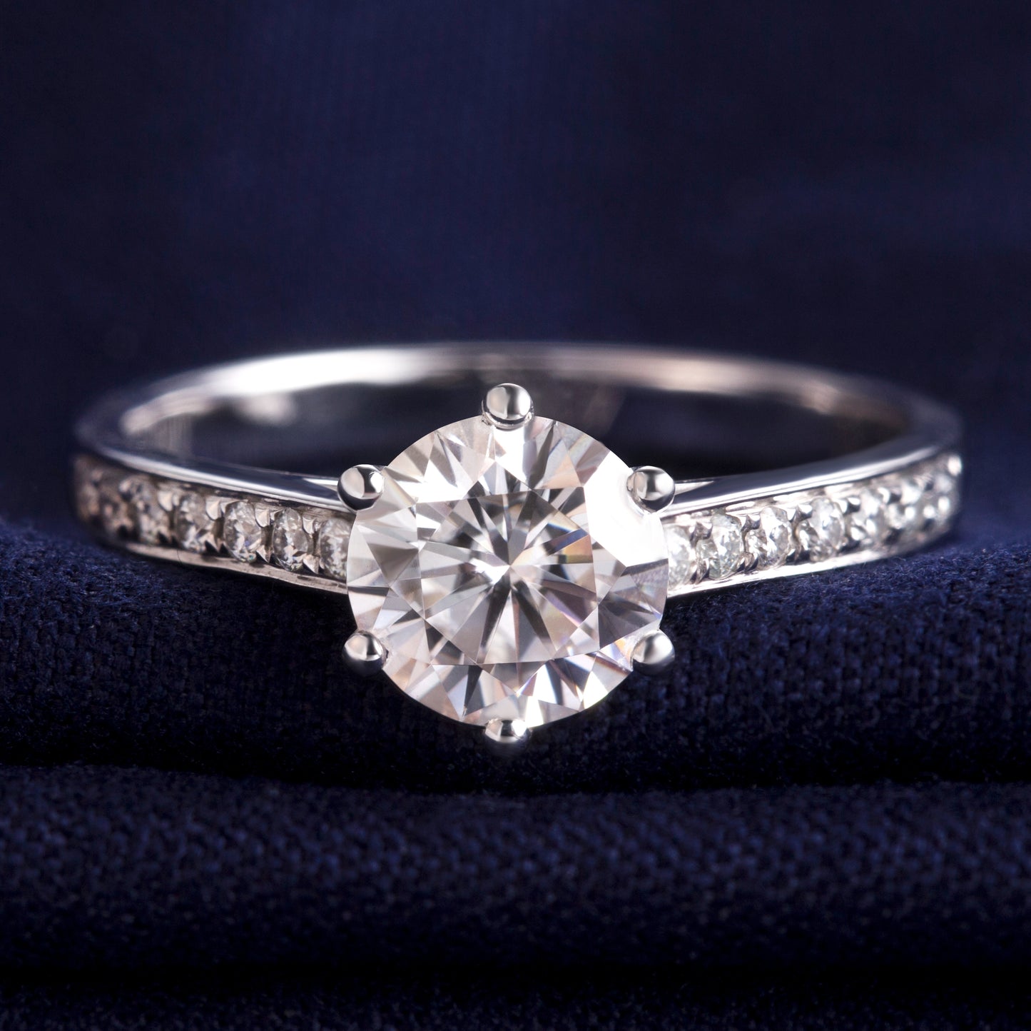 Eco—029:1.0ct D VS1 Round Cut Lab-Grown Diamond Ring in 18K White Gold By Ecogemma · IGI Certified