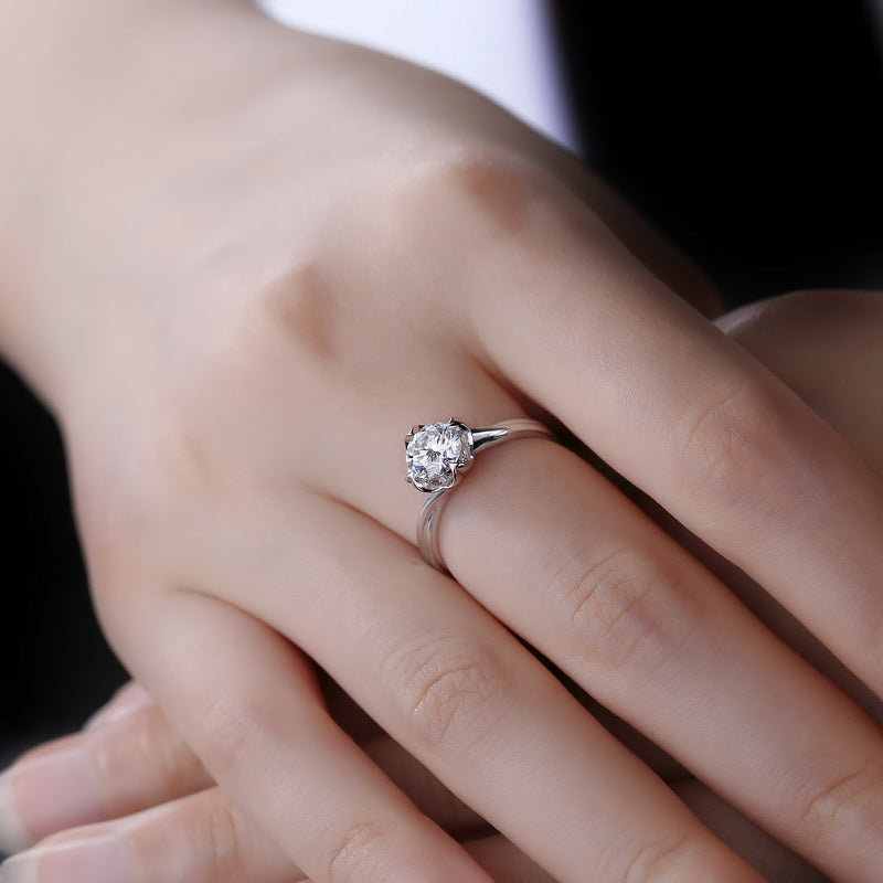 Eco—031: 1.0ct D VS1 Round Cut Lab-Grown Diamond Ring in 18K White Gold By Ecogemma · IGI Certified