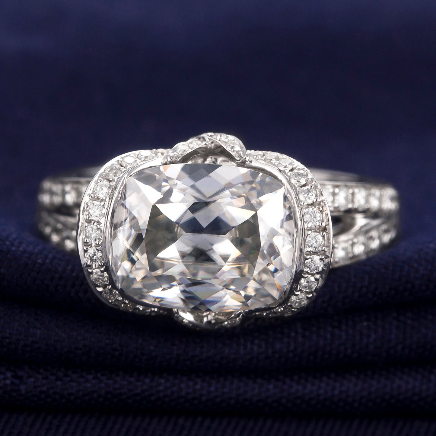 Eco-043 2.5ct Cushion-Cut D VVS1 Lab-Grown Diamond | 18K White Gold | IGI Certified
