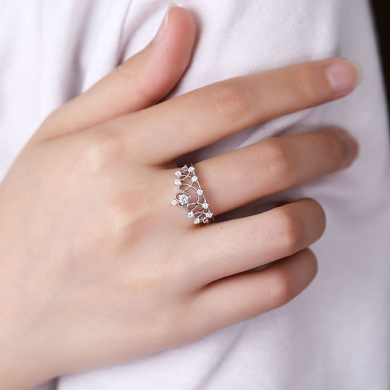 Eco-044: Heart-Shaped 1.00ct D VVS1 Lab-Grown Diamond Crown Ring | 18K White Gold | IGI Certified | Ecogemma