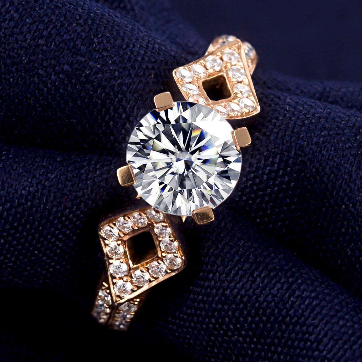 Eco-053: 1ct D VVS1 Crossroads Lab-Grown Diamond Ring | 18K Gold | IGI Certified | Ecogemma