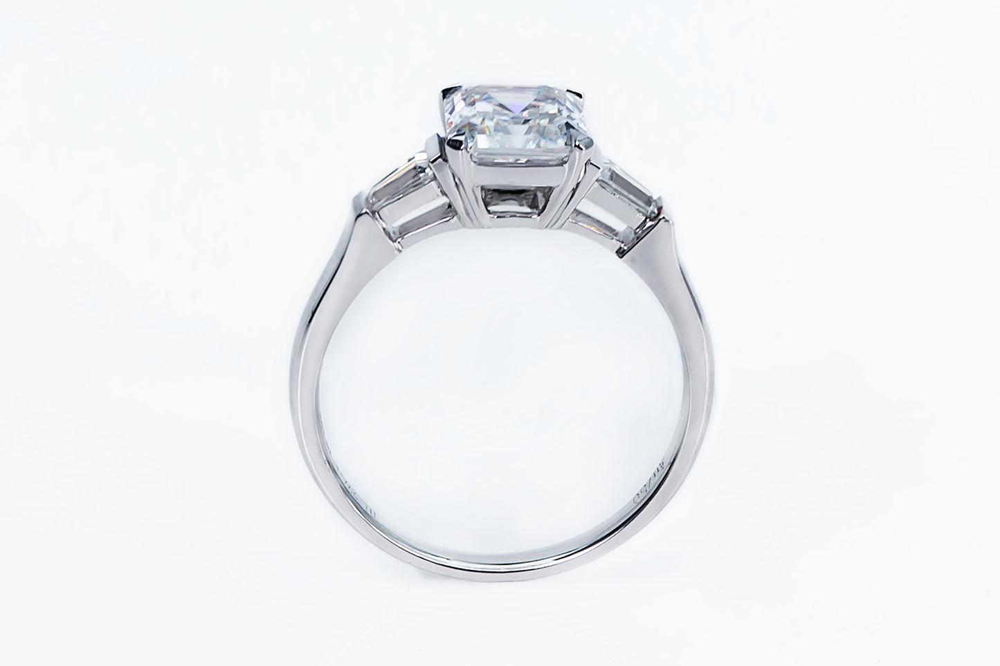 Eco-071 |1.10t D VS1 Asscher-Cut Lab-Grown Diamond | 18K White Gold | IGI Certified