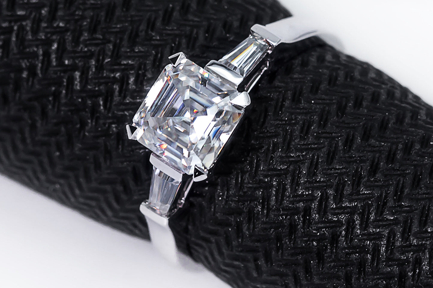 Eco-071 |1.10t D VS1 Asscher-Cut Lab-Grown Diamond | 18K White Gold | IGI Certified