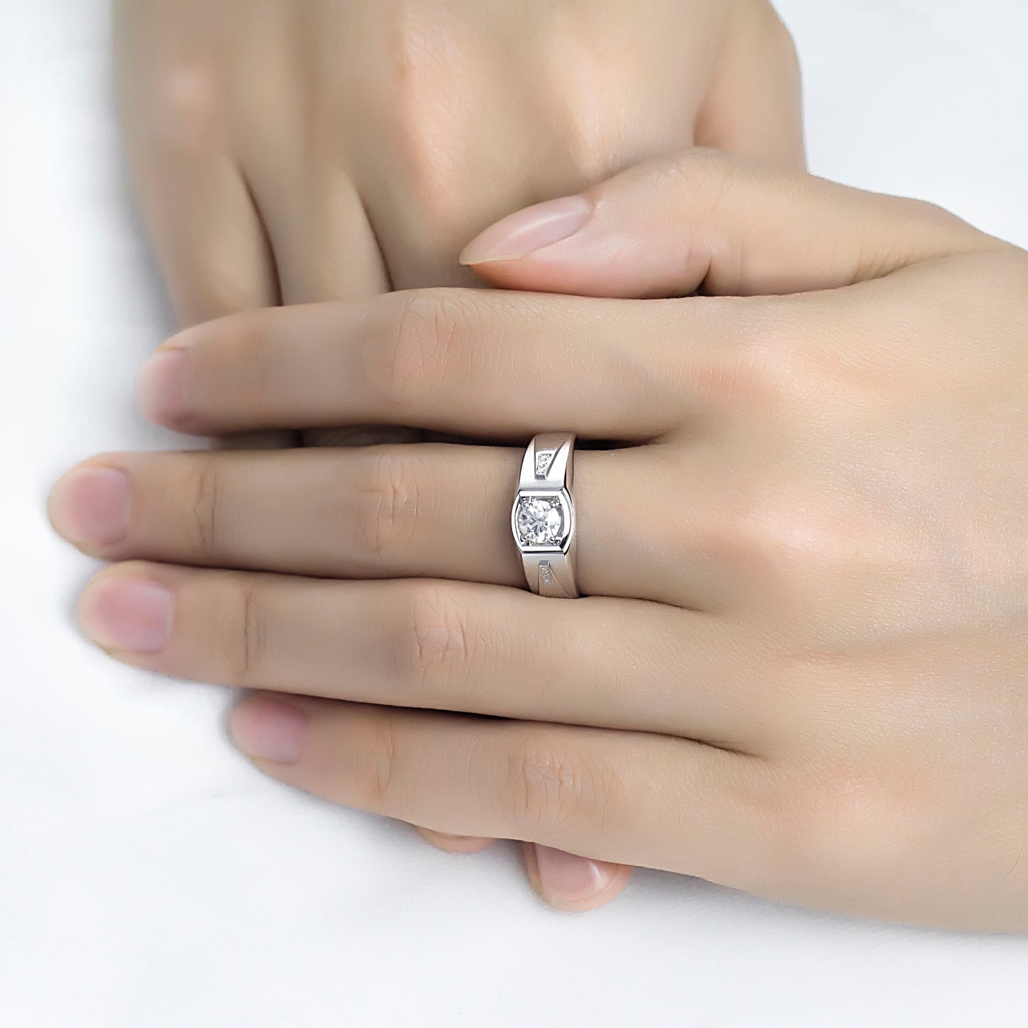 Harley-176: Corona Linear – Anillo con bisel de diamantes cultivados en laboratorio en oro blanco de 18 quilates