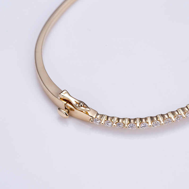 Ecob-569 "Guardian Grace" Lab-Grown Diamond Panther Clasp Bangle