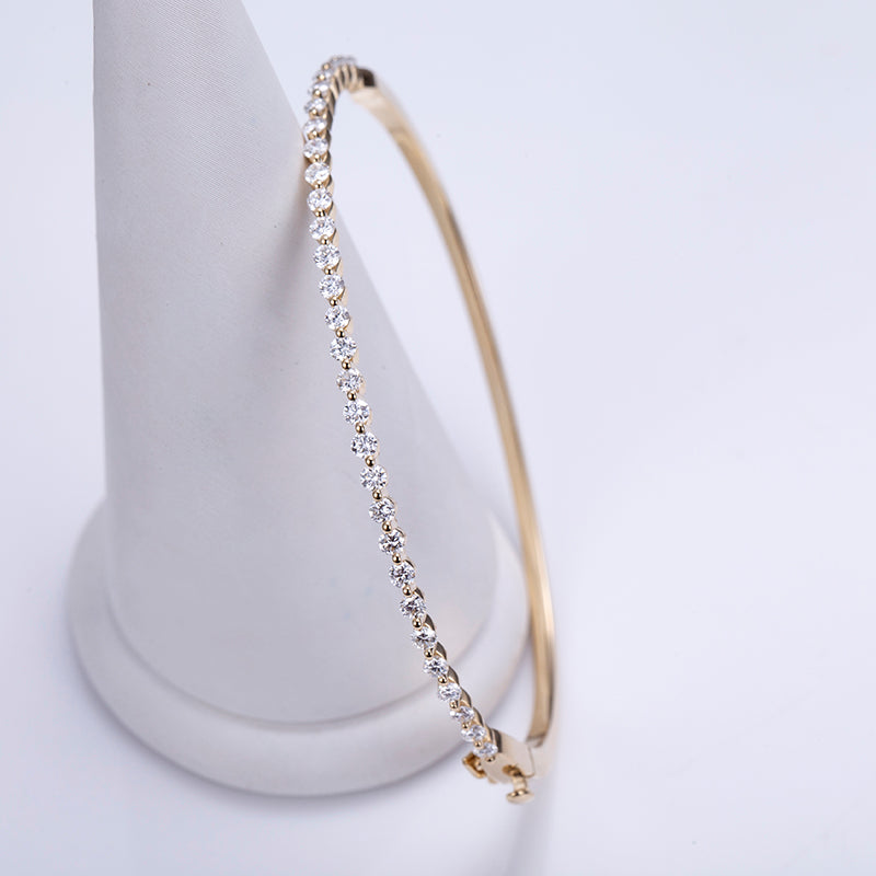 Ecob-569 "Guardian Grace" Lab-Grown Diamond Panther Clasp Bangle