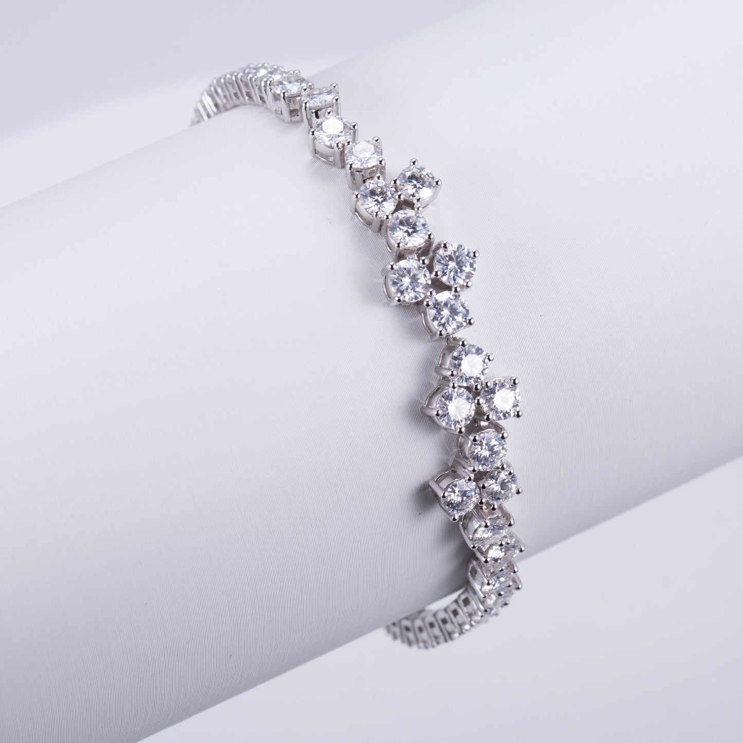 Ecob-585 Stellar Bloom Lab-Grown Diamond Cluster Tennis Bracelet