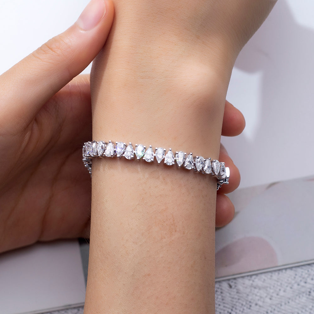 Ecob-608 | Cascade de Lumière Lab Diamond Bracelet in 18K Gold
