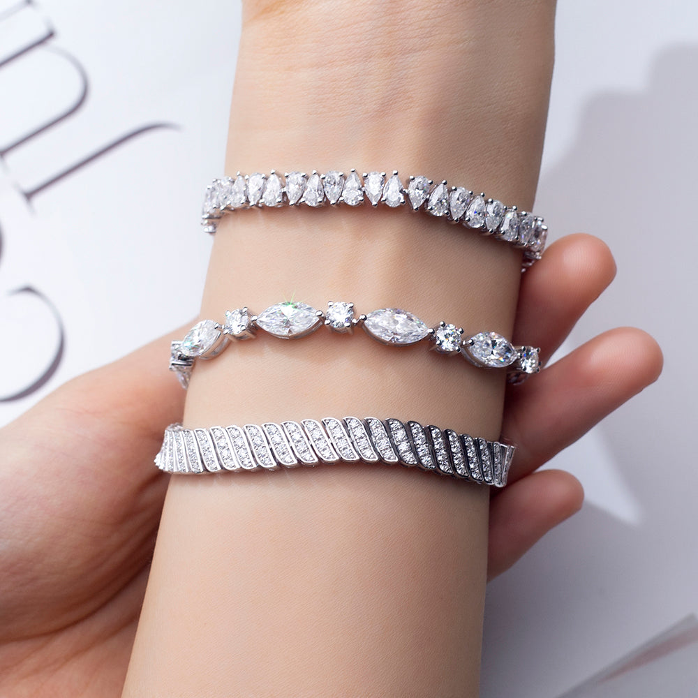 Ecob-608 | Cascade de Lumière Lab Diamond Bracelet in 18K Gold