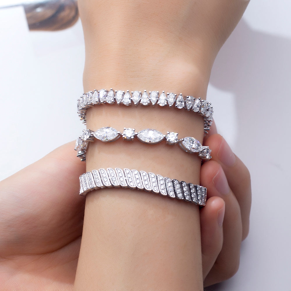 Ecob-608 | Cascade de Lumière Lab Diamond Bracelet in 18K Gold