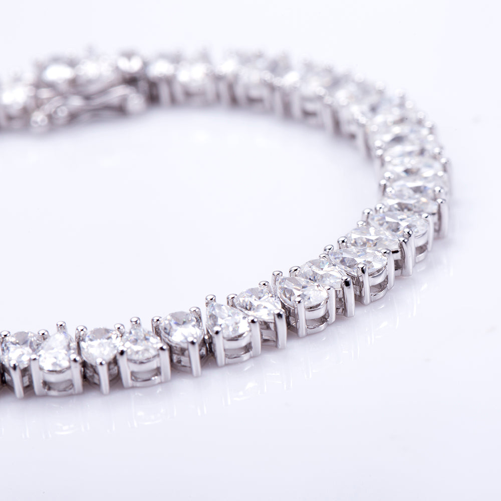 Ecob-608 | Cascade de Lumière Lab Diamond Bracelet in 18K Gold