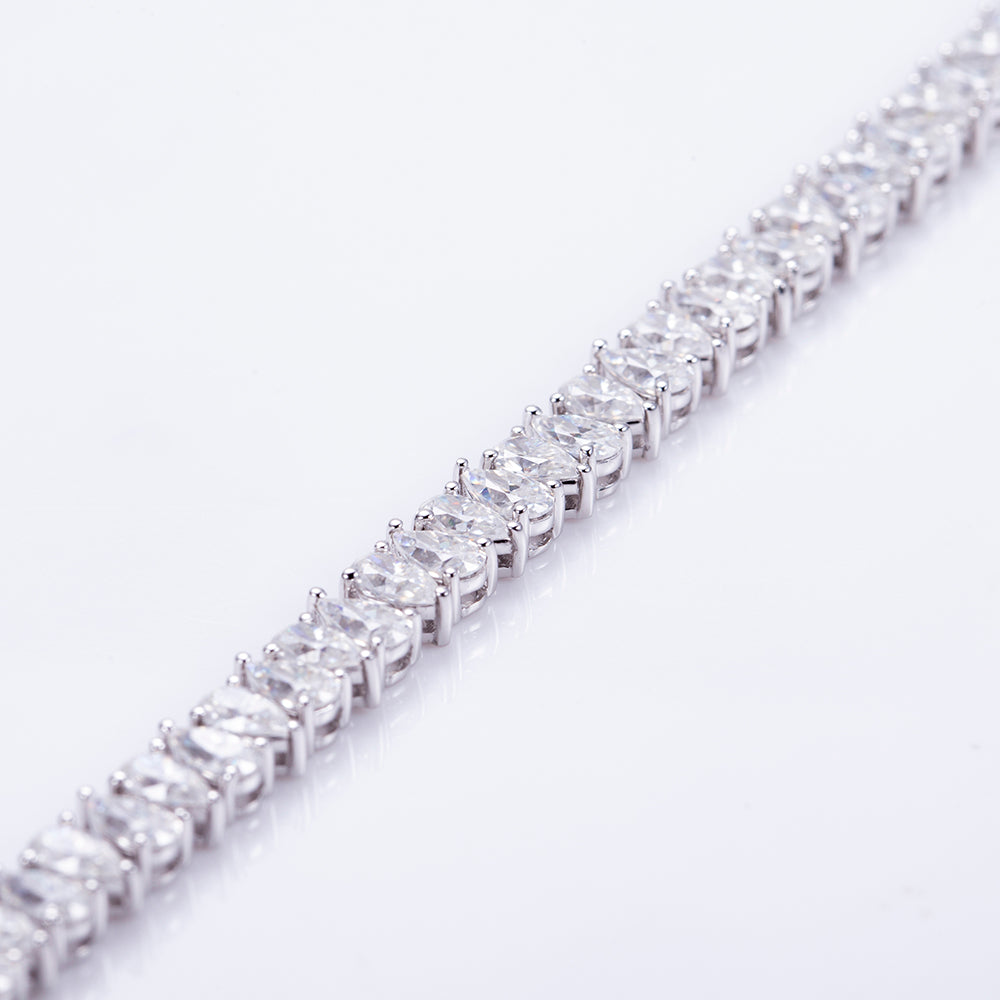 Ecob-608 | Cascade de Lumière Lab Diamond Bracelet in 18K Gold