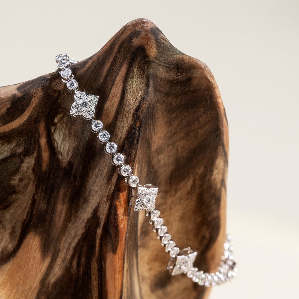 Ecob-641: プリズム・オブ・グレース – 18Kホワイトゴールド製ラボグロウンダイヤモンドブレスレット