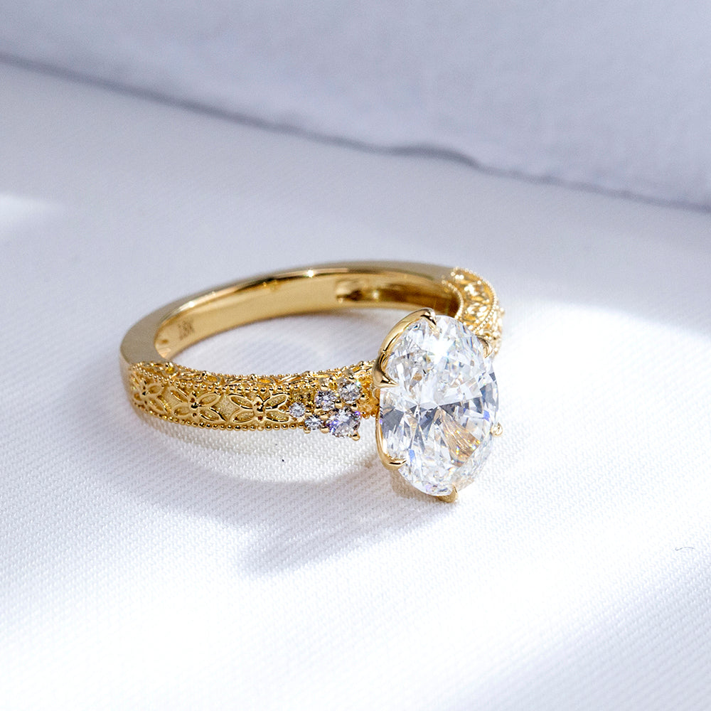 Eco-1902: Golden Bloom – Anillo vintage con diamantes ovalados cultivados en laboratorio en oro amarillo de 18 quilates 