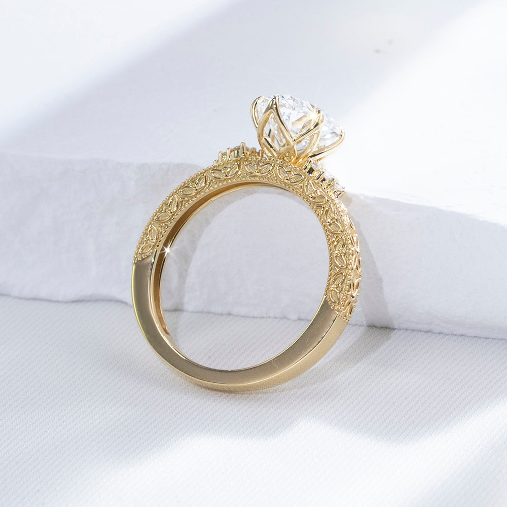 Eco-1902: Golden Bloom – Anillo vintage con diamantes ovalados cultivados en laboratorio en oro amarillo de 18 quilates 