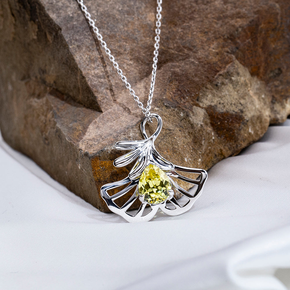 Econ-895 — The Whispering Bloom Lab Diamond Pendant