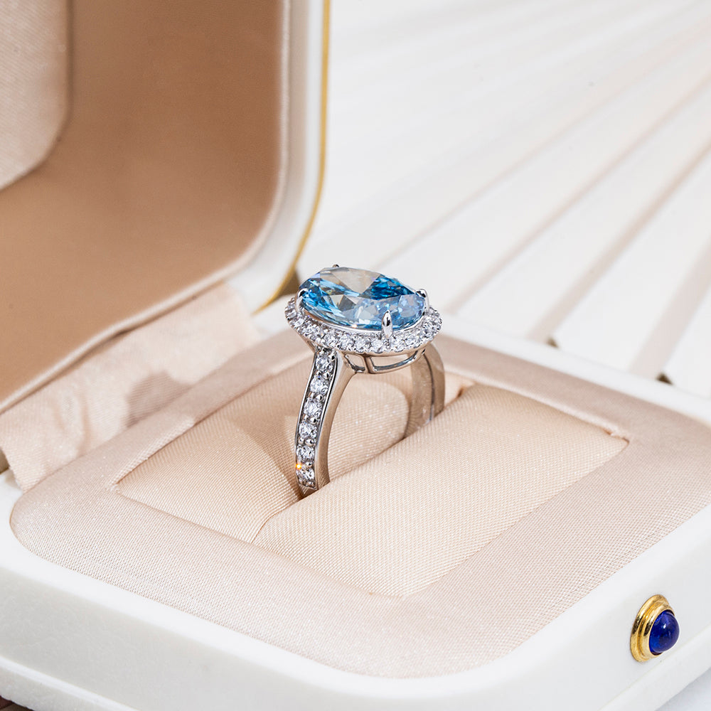 Eco-1817：サファイア・ハロー・セレナーデ – ラボグロウン・ブルーサファイア＆ダイヤモンド・リング（18Kホワイトゴールド） 