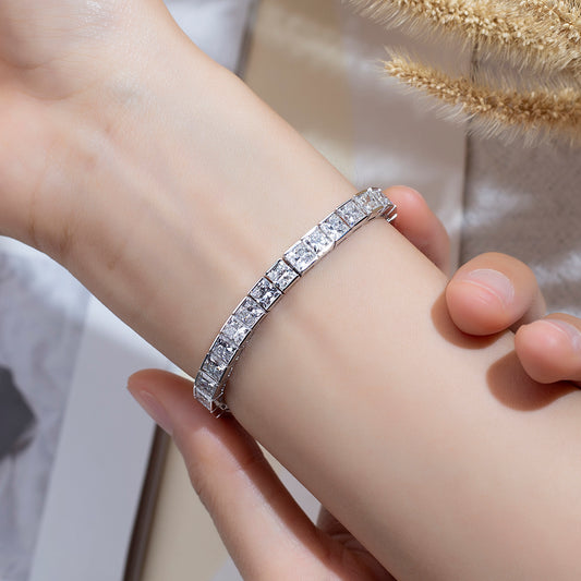 Ecob-623 | Lattice Radiance Lab Diamond Bracelet in 18K Gold