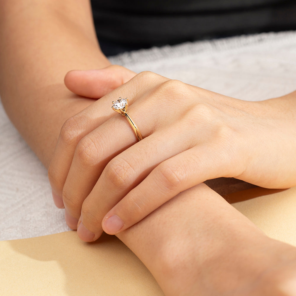 Eco-058: 1ct D VVS1 Classic Solitaire Lab-Grown Diamond Ring | 18K Gold | IGI Certified | Ecogemma